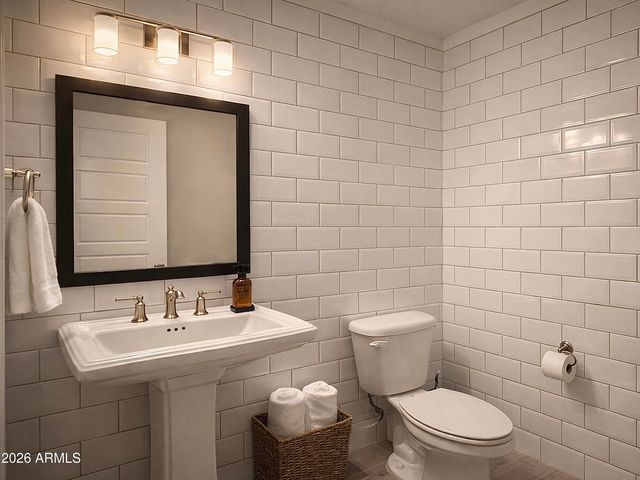 16608 S 9TH Street, Phoenix, AZ 85048