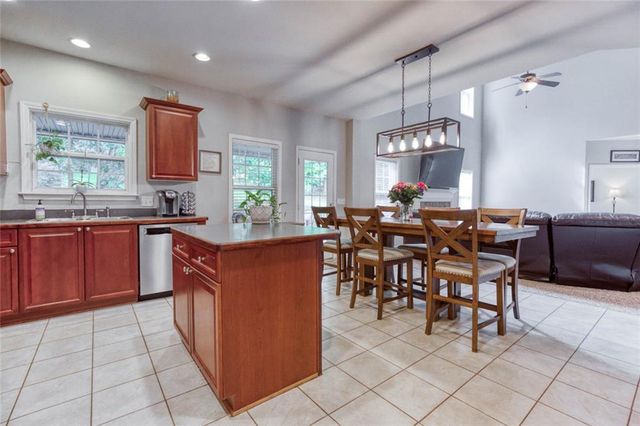 1017 Panoramic Pointe NE, Buford, GA 30518