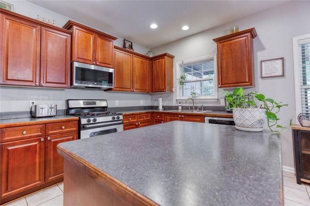 1017 Panoramic Pointe NE, Buford, GA 30518