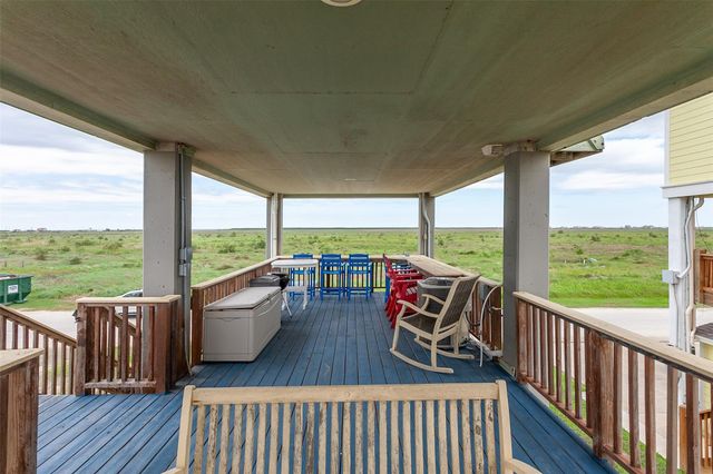 2433 Audubon Avenue, Gilchrist, TX 77617