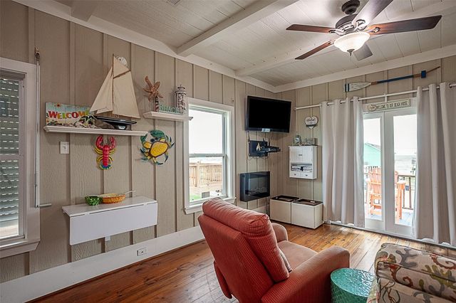 2433 Audubon Avenue, Gilchrist, TX 77617