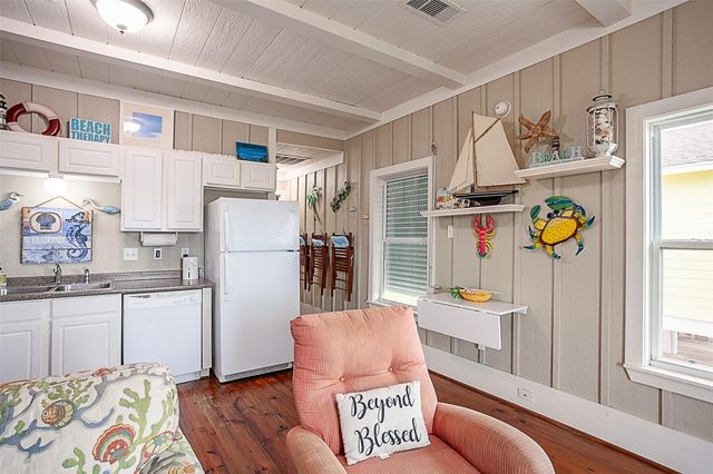 2433 Audubon Avenue, Gilchrist, TX 77617