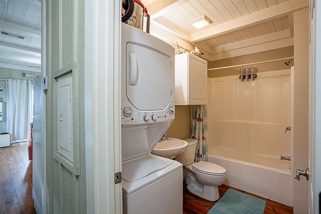 2433 Audubon Avenue, Gilchrist, TX 77617