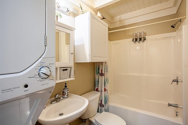 2433 Audubon Avenue, Gilchrist, TX 77617