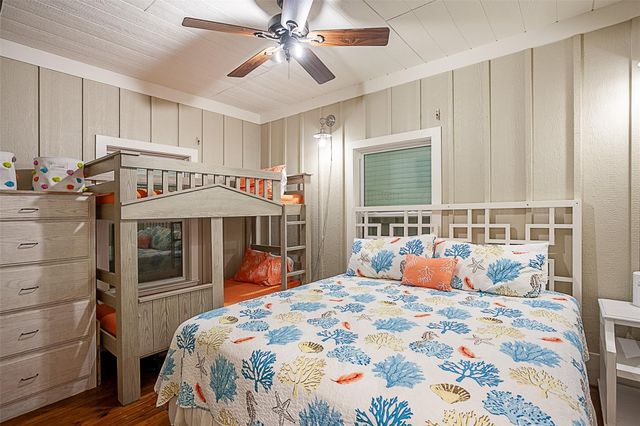 2433 Audubon Avenue, Gilchrist, TX 77617