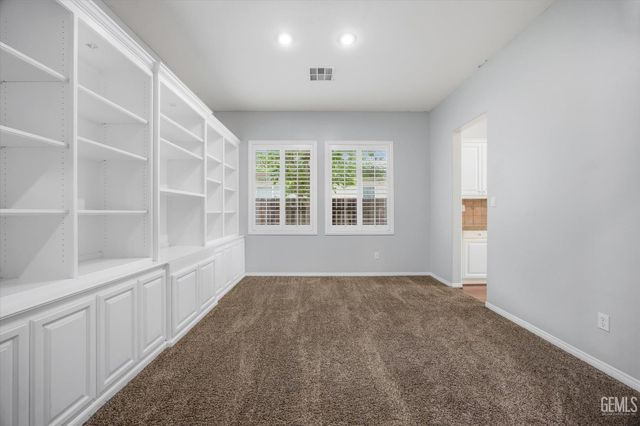 9406 Kingsmill Lane, Bakersfield, CA 93312