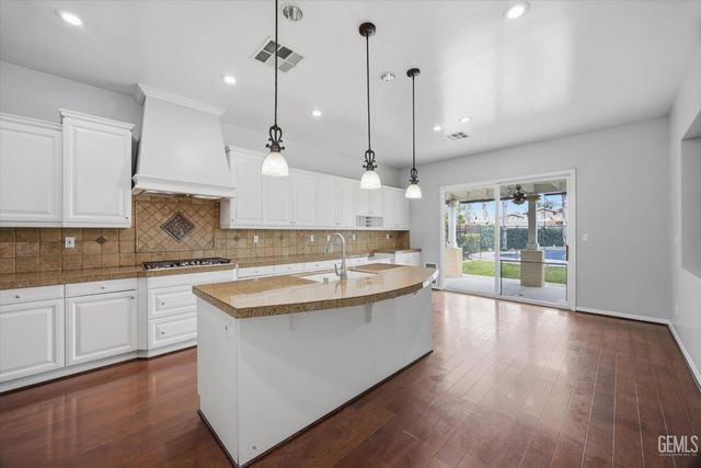 9406 Kingsmill Lane, Bakersfield, CA 93312