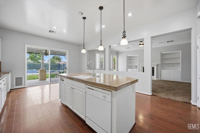 9406 Kingsmill Lane, Bakersfield, CA 93312