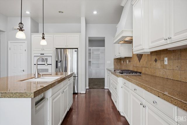 9406 Kingsmill Lane, Bakersfield, CA 93312