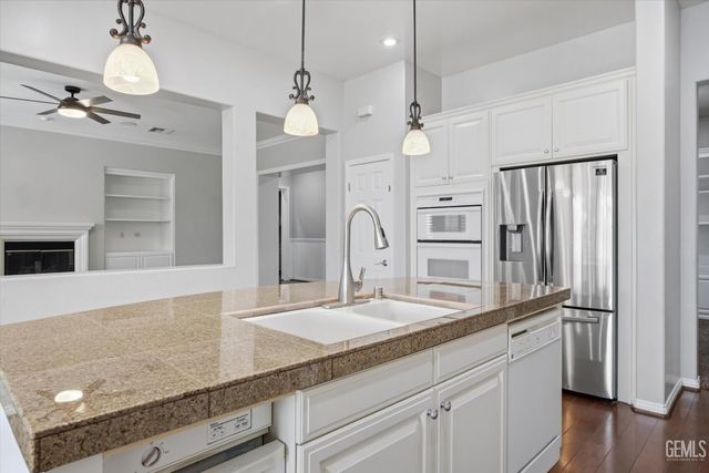 9406 Kingsmill Lane, Bakersfield, CA 93312