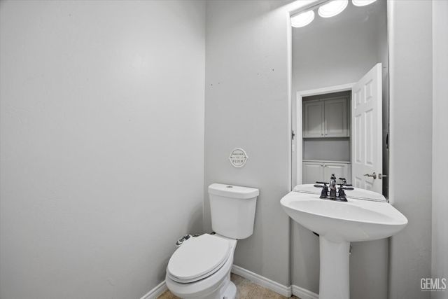 9406 Kingsmill Lane, Bakersfield, CA 93312