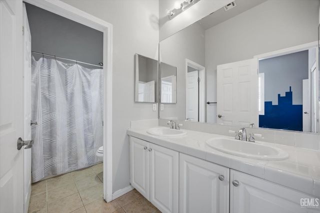 9406 Kingsmill Lane, Bakersfield, CA 93312