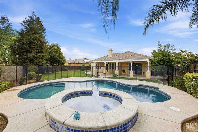 9406 Kingsmill Lane, Bakersfield, CA 93312