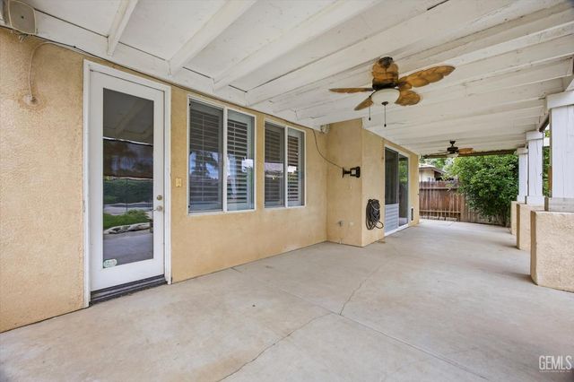 9406 Kingsmill Lane, Bakersfield, CA 93312
