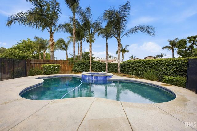 9406 Kingsmill Lane, Bakersfield, CA 93312