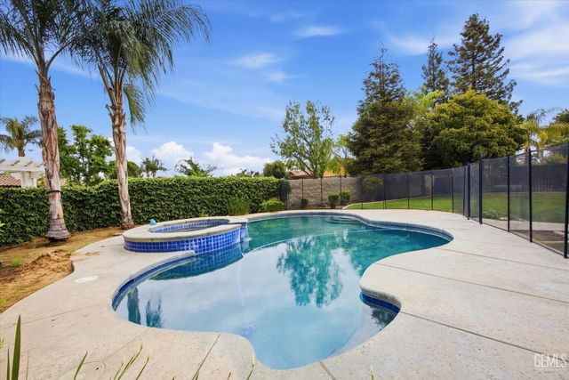 9406 Kingsmill Lane, Bakersfield, CA 93312