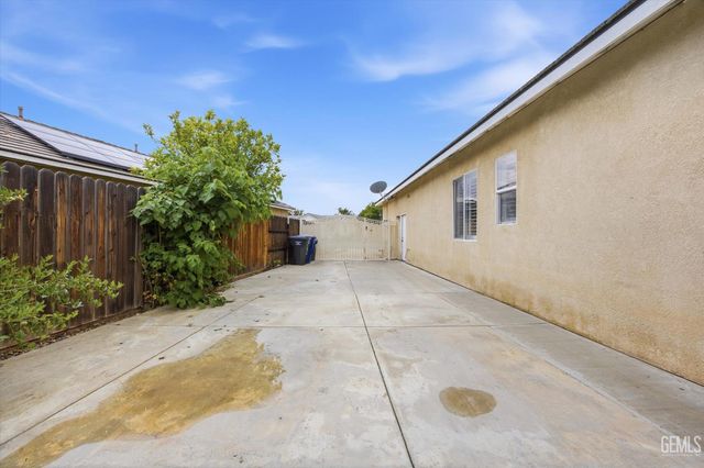 9406 Kingsmill Lane, Bakersfield, CA 93312
