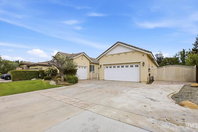 9406 Kingsmill Lane, Bakersfield, CA 93312