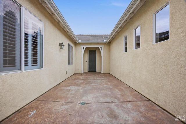 9406 Kingsmill Lane, Bakersfield, CA 93312
