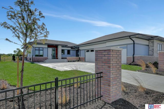 901 Pine Grove Lane, Lincoln, NE 68521