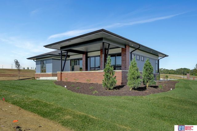 901 Pine Grove Lane, Lincoln, NE 68521
