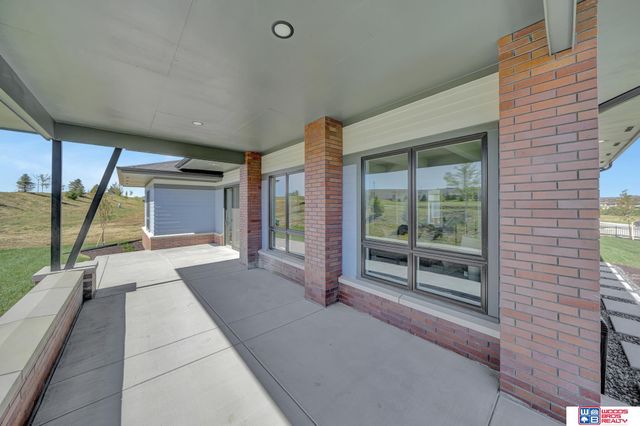 901 Pine Grove Lane, Lincoln, NE 68521
