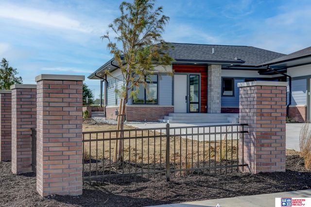 901 Pine Grove Lane, Lincoln, NE 68521