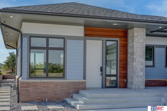 901 Pine Grove Lane, Lincoln, NE 68521