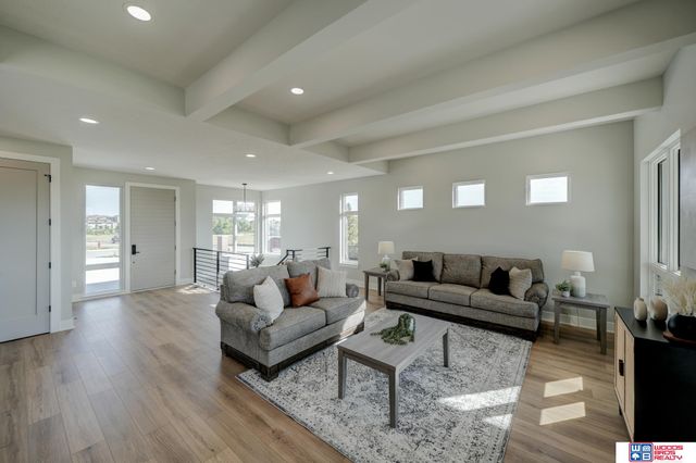 901 Pine Grove Lane, Lincoln, NE 68521