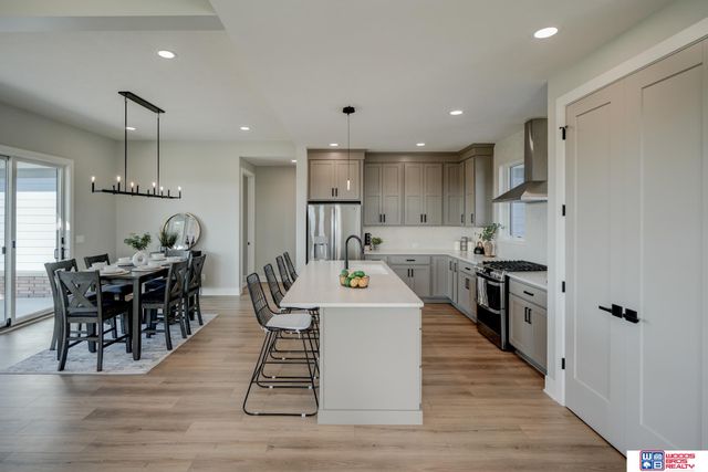901 Pine Grove Lane, Lincoln, NE 68521