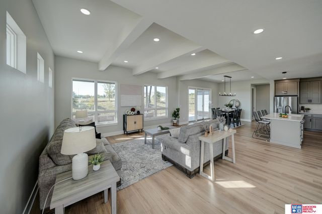901 Pine Grove Lane, Lincoln, NE 68521