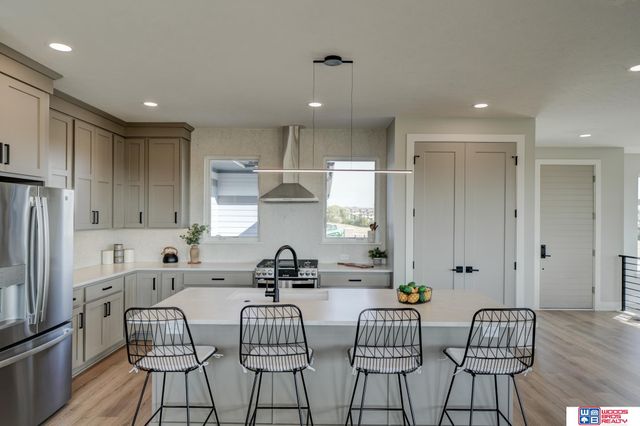 901 Pine Grove Lane, Lincoln, NE 68521