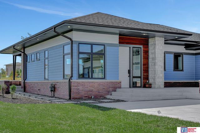 901 Pine Grove Lane, Lincoln, NE 68521