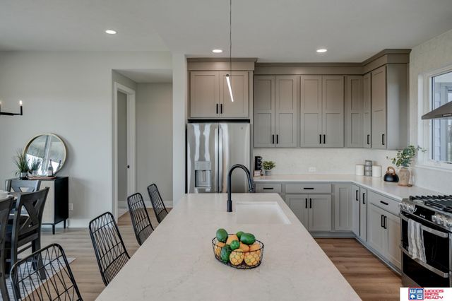 901 Pine Grove Lane, Lincoln, NE 68521