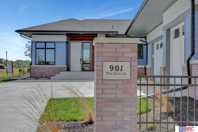 901 Pine Grove Lane, Lincoln, NE 68521