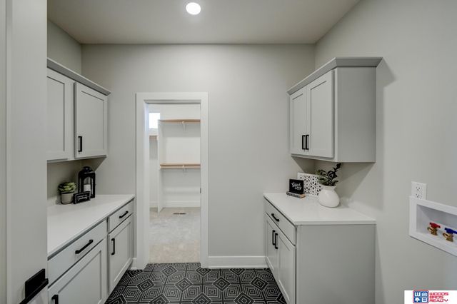 901 Pine Grove Lane, Lincoln, NE 68521