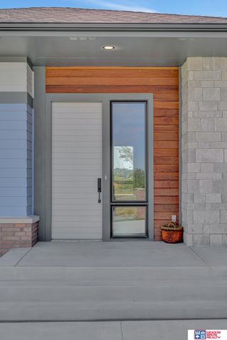 901 Pine Grove Lane, Lincoln, NE 68521