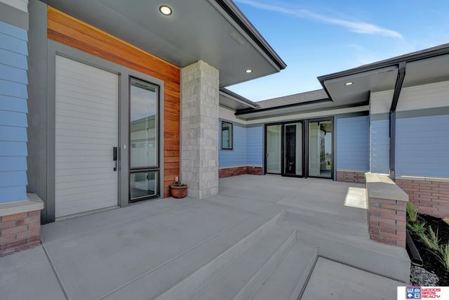 901 Pine Grove Lane, Lincoln, NE 68521