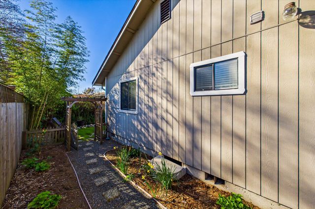 1760 Sitka Court, Mckinleyville, CA 95519