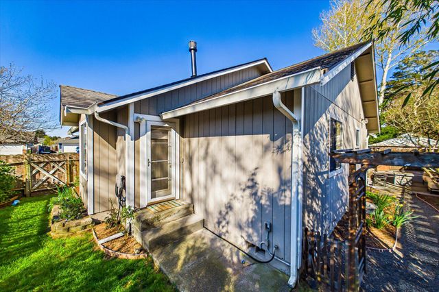 1760 Sitka Court, Mckinleyville, CA 95519