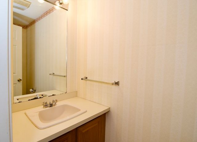 575 Bridge Rd 12-7, Northampton, MA 01062