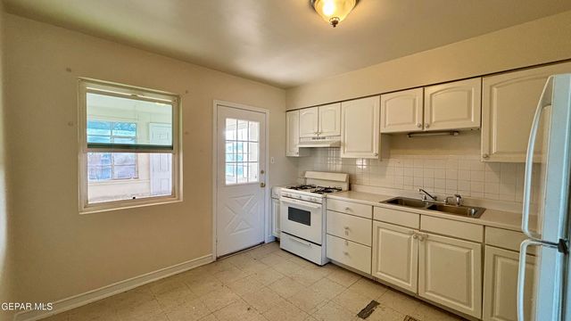 8033 CARPENTER Drive, El Paso, TX 79915