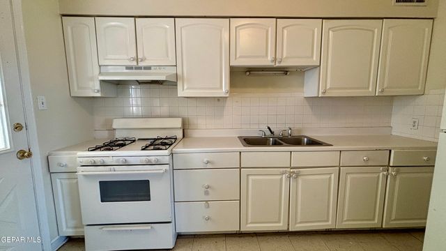 8033 CARPENTER Drive, El Paso, TX 79915