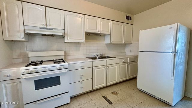 8033 CARPENTER Drive, El Paso, TX 79915