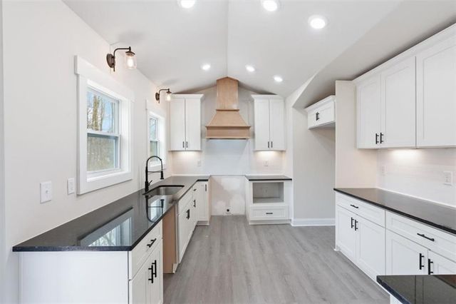 285 E Third St, Fruithurst, AL 36262