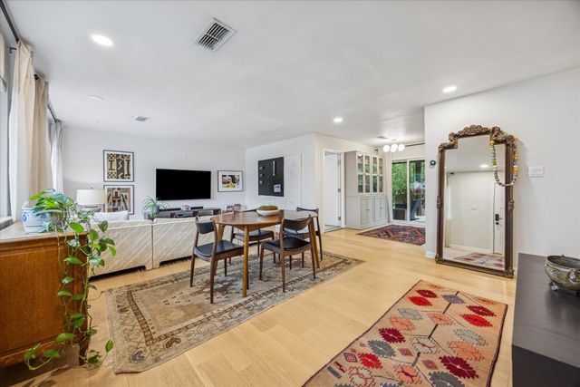 6809 Meadow CIR, Austin, TX 78745