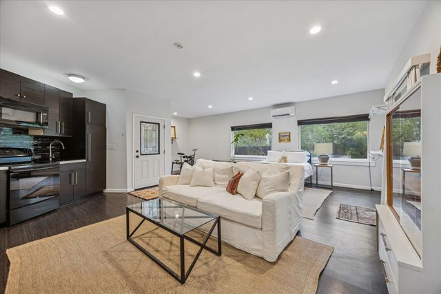 6809 Meadow CIR, Austin, TX 78745