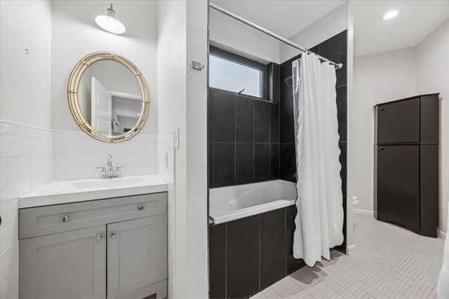 6809 Meadow CIR, Austin, TX 78745