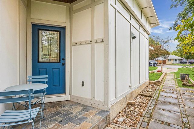 6809 Meadow CIR, Austin, TX 78745