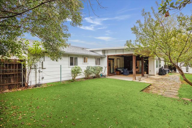 6809 Meadow CIR, Austin, TX 78745